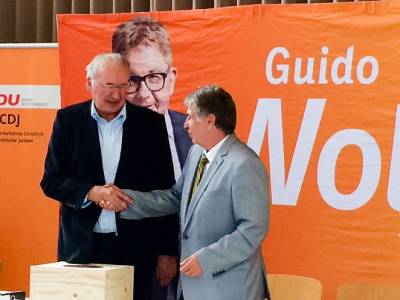 Dank fr unermdlichen Einsatz fr den LACDJ an Josef Mller (l.) von der CDU-Landesgeschftsstelle